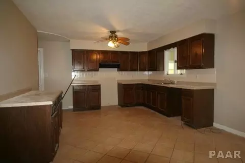 1426 N County Road 800 N Rd, Eureka, IL 61530 photo 2