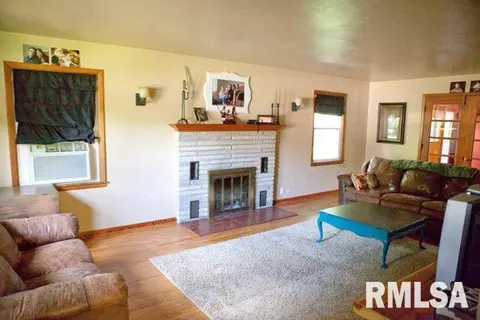 410 W Maple, Eureka, IL 61530 photo 4