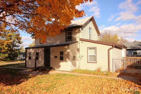 111 W Smith St, Wyoming, IL 61491 photo 1