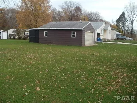 735 N Avenue E, Canton, IL 61520 photo 4