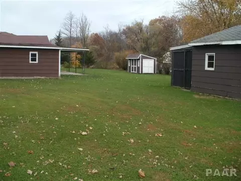 735 N Avenue E, Canton, IL 61520 photo 5