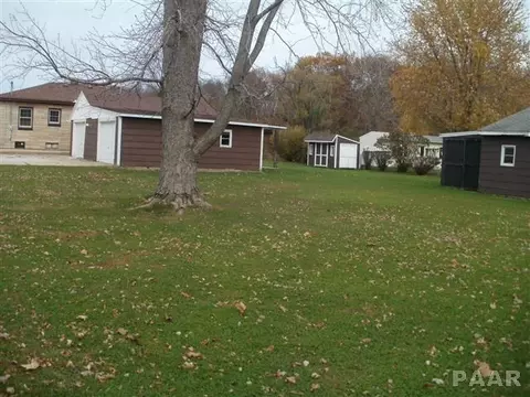 735 N Avenue E, Canton, IL 61520 photo 3