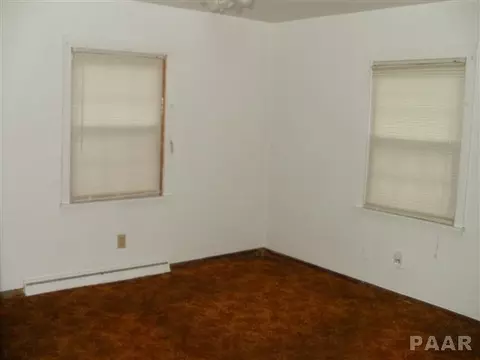 735 N Avenue E, Canton, IL 61520 photo 9