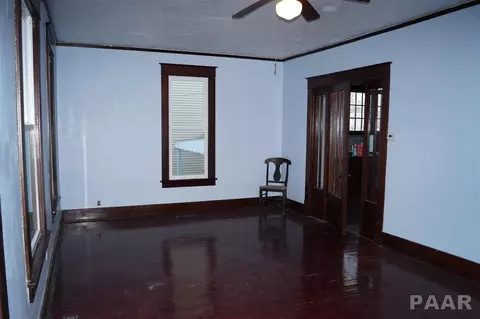 214 E Olive, Canton, IL 61520 photo 3