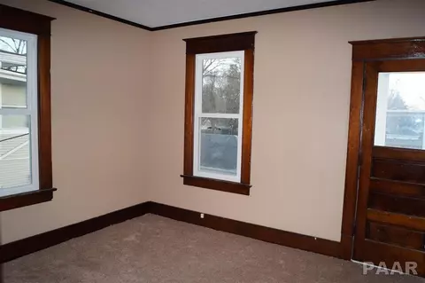 214 E Olive, Canton, IL 61520 photo 9