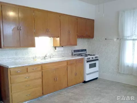 751 E Olive, Canton, IL 61520 photo 9