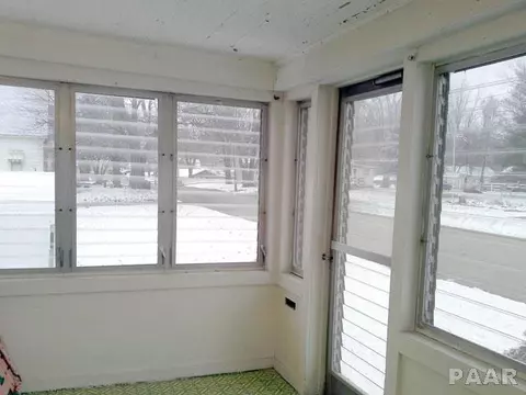 751 E Olive, Canton, IL 61520 photo 16