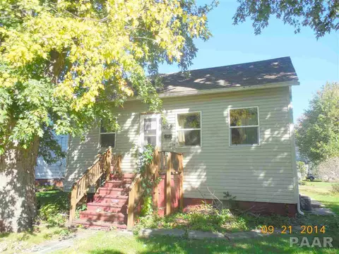 655 E Locust St, Canton, IL 61520 photo 1