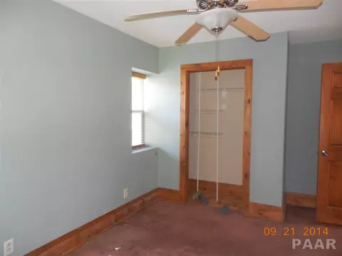 655 E Locust St, Canton, IL 61520 photo 8