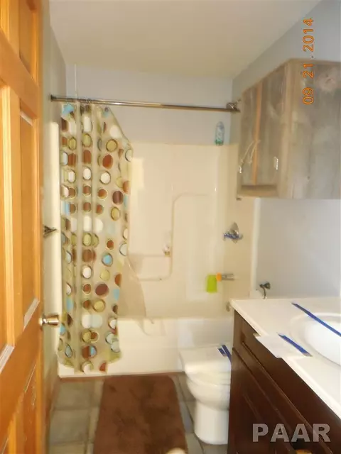 655 E Locust St, Canton, IL 61520 photo 9