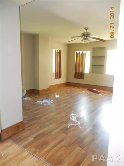655 E Locust St, Canton, IL 61520 photo 7