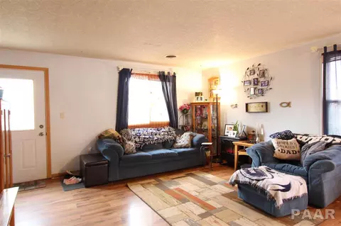 105 Kickapoo, Marquette Heights, IL 61554 photo 4