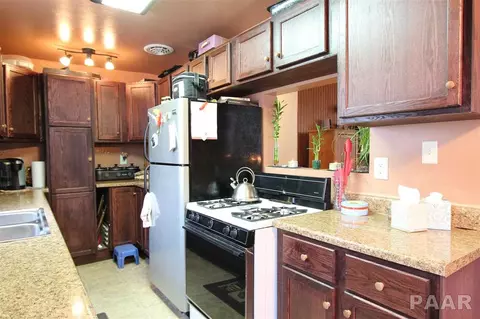 105 Kickapoo, Marquette Heights, IL 61554 photo 9