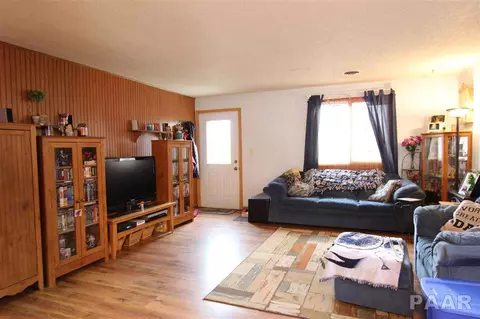105 Kickapoo, Marquette Heights, IL 61554 photo 3
