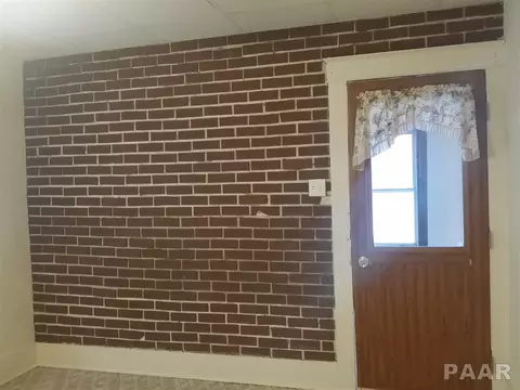 557 E Birch, Canton, IL 61520 photo 16