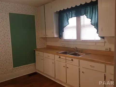 557 E Birch, Canton, IL 61520 photo 6