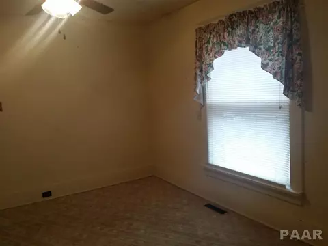 557 E Birch, Canton, IL 61520 photo 22