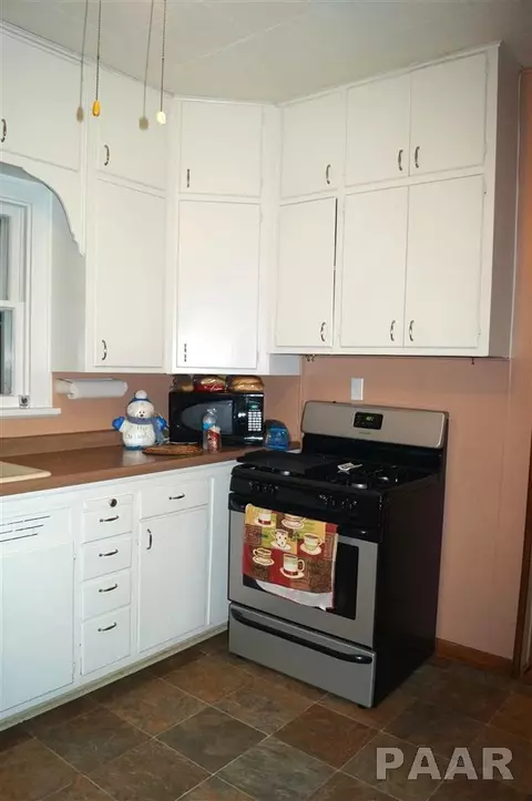 712 E Locust, Canton, IL 61520 photo 5