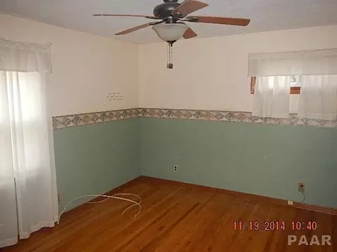 345 E Myrtle St, Canton, IL 61520 photo 17