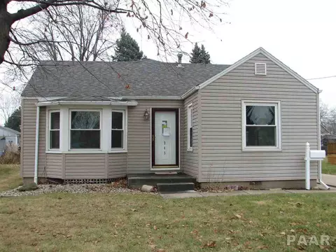 345 E Myrtle St, Canton, IL 61520 photo 2