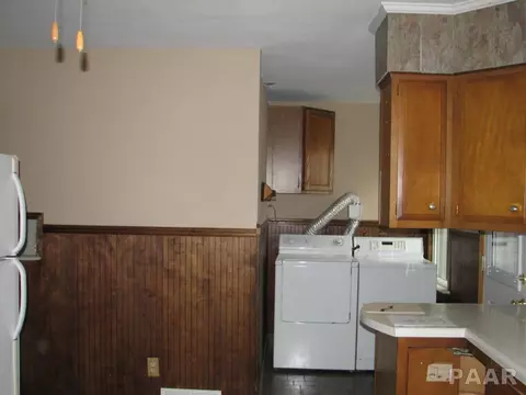 345 E Myrtle St, Canton, IL 61520 photo 10