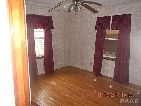 345 E Myrtle St, Canton, IL 61520 photo 14