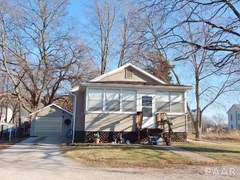606 S Spruce St, Delavan, IL 61734 photo 3