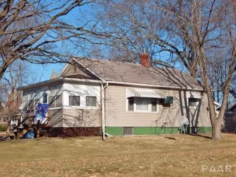 606 S Spruce St, Delavan, IL 61734 photo 2