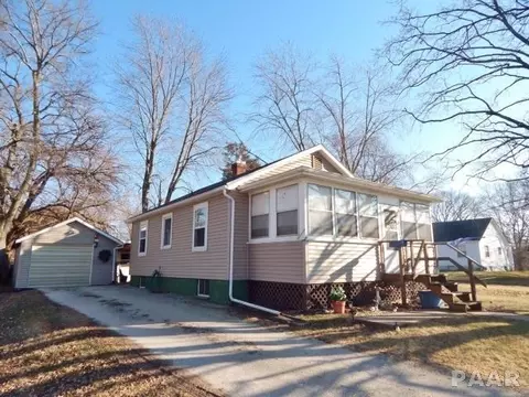 606 S Spruce St, Delavan, IL 61734 photo 4