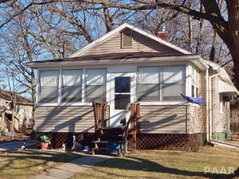 606 S Spruce St, Delavan, IL 61734 photo 6