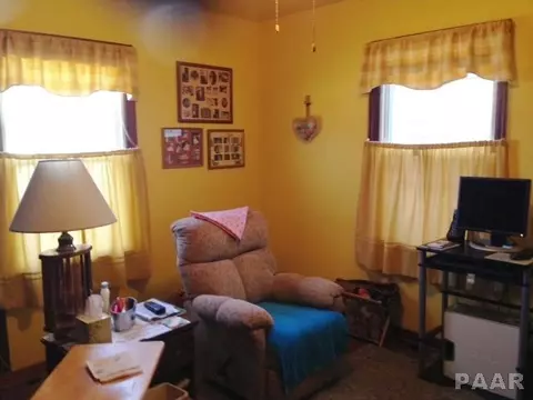 606 S Spruce St, Delavan, IL 61734 photo 10