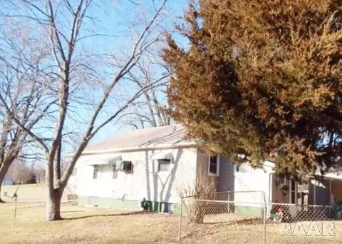 606 S Spruce St, Delavan, IL 61734 photo 5