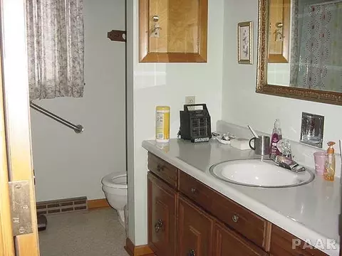 110 E Parkside, Washburn, IL 61570 photo 7