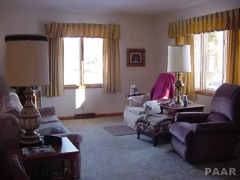 110 E Parkside, Washburn, IL 61570 photo 5
