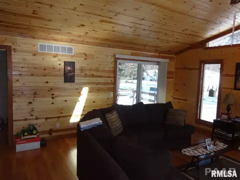205 Conrad St, Henry, IL 61537 photo 3