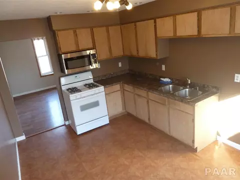 709 E 3rd St, Glasford, IL 61533 photo 6