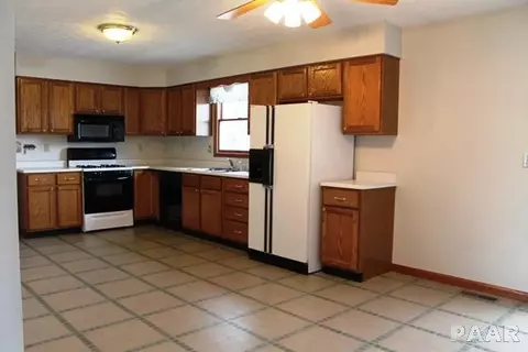 2014 Mitchell Dr, Eureka, IL 61530 photo 4