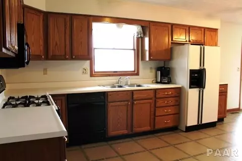 2014 Mitchell Dr, Eureka, IL 61530 photo 6