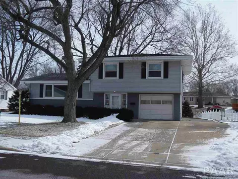 700 Westgate Rd, Washington, IL 61571 photo 2