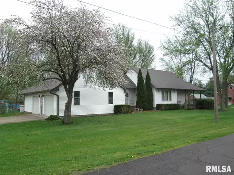 603 E 6th, Delavan, IL 61734 photo 2