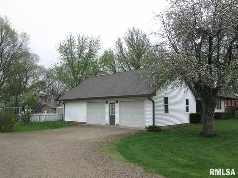 603 E 6th, Delavan, IL 61734 photo 3