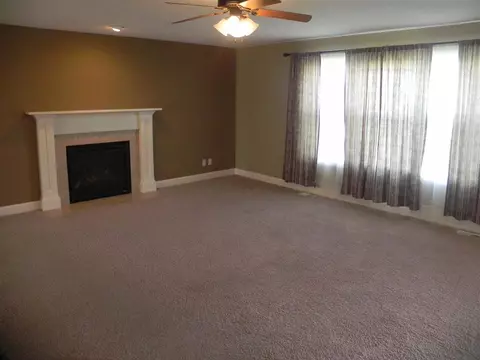 11703 N Dunmore Dr, Dunlap, IL 61525 photo 5