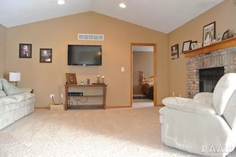 9762 W Guinivere Dr, Mapleton, IL 61547 photo 3