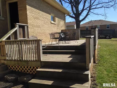 104 Edgewood Rd, Eureka, IL 61530 photo 5