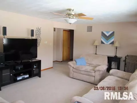 104 Edgewood Rd, Eureka, IL 61530 photo 6