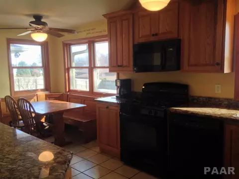 104 Edgewood Rd, Eureka, IL 61530 photo 3