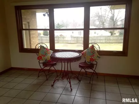104 Edgewood Rd, Eureka, IL 61530 photo 9