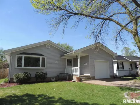 1702 James, Pekin, IL 61554 photo 1