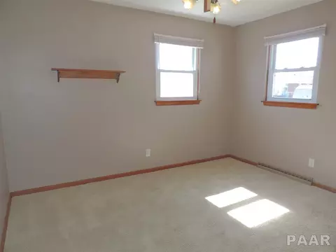 1702 James, Pekin, IL 61554 photo 9