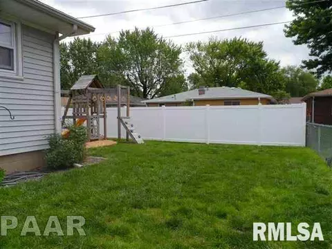 1702 James, Pekin, IL 61554 photo 17